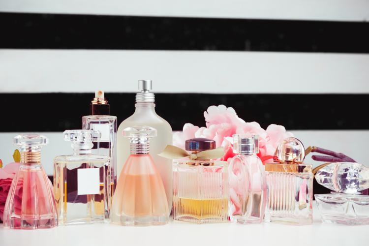 La historia de los perfumes de la mujer un vistazo a la evolución de los aromas