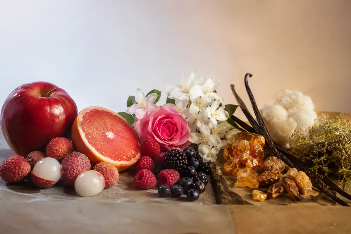 Notas del perfume equivalente a Eden Juicy Apple 01 con manzana, lichi, flores, frutos rojos, vainilla y ámbar